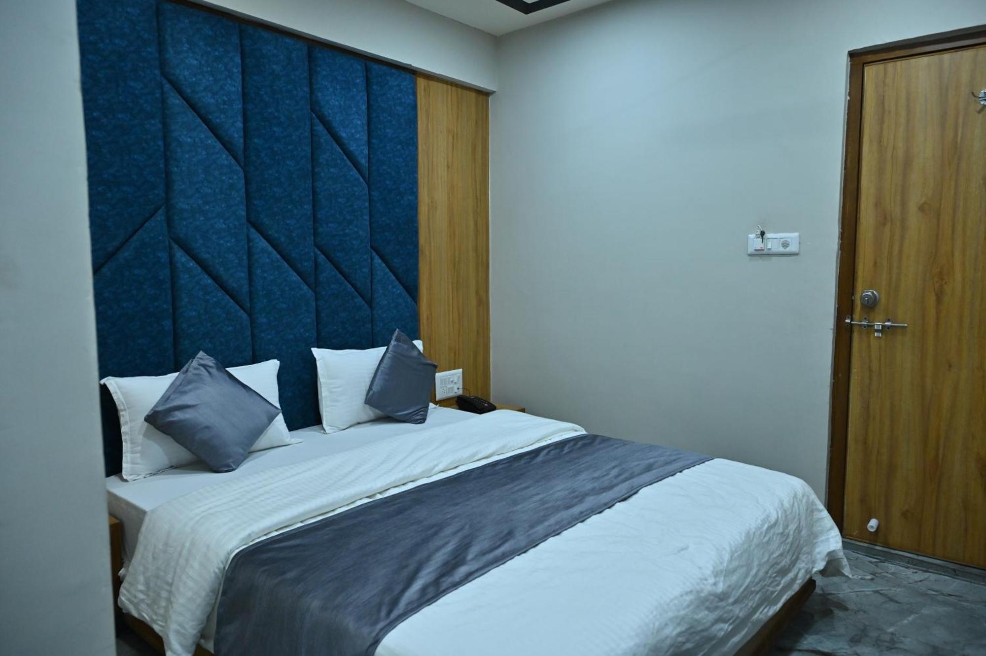 Hotel Sury Villa Ахмедабад Екстер'єр фото