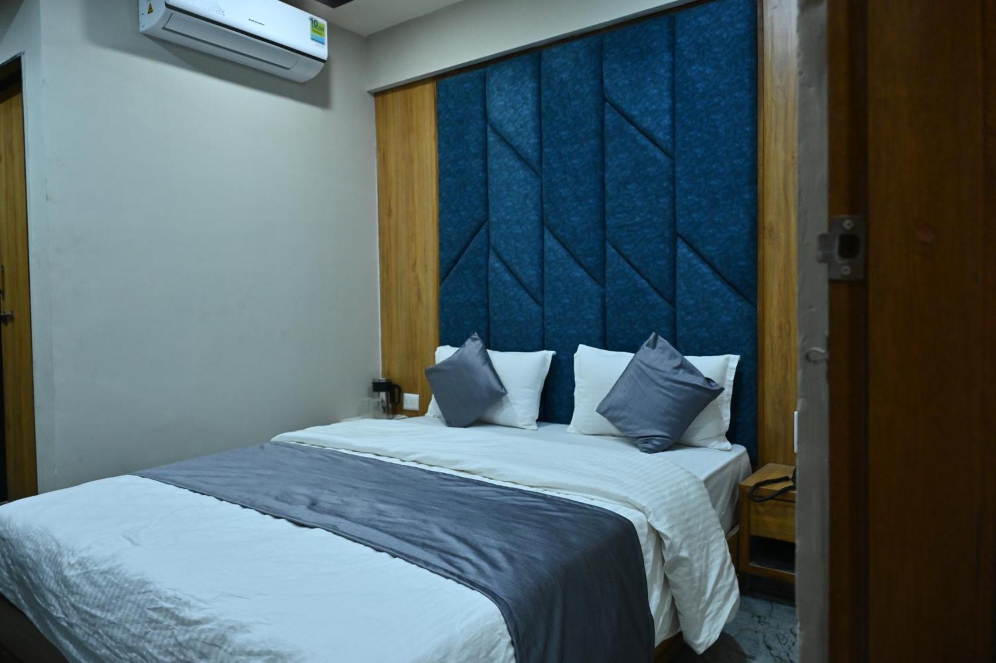 Hotel Sury Villa Ахмедабад Екстер'єр фото