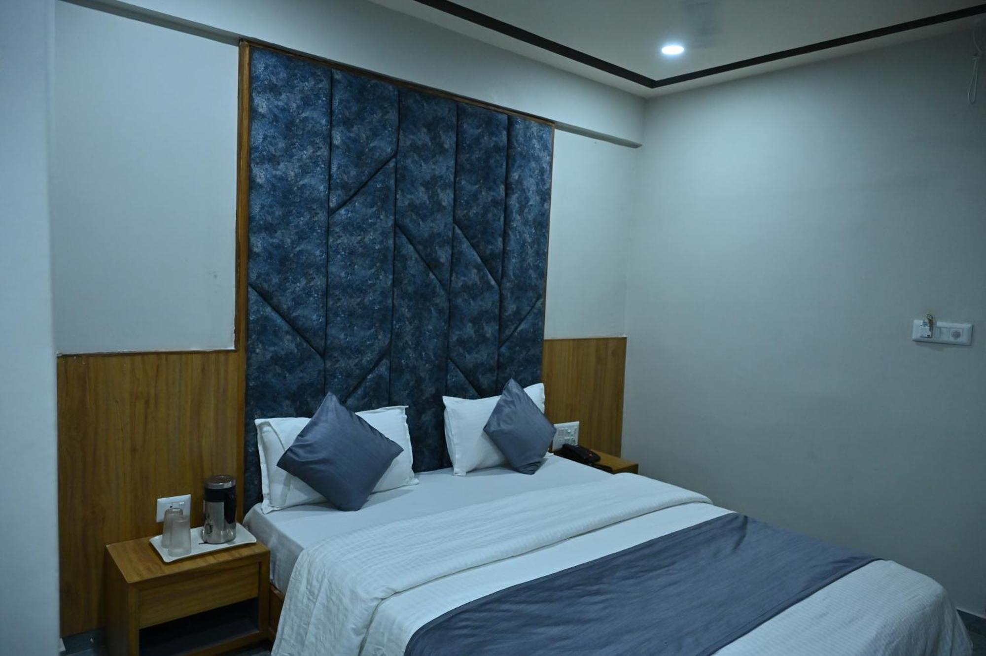 Hotel Sury Villa Ахмедабад Екстер'єр фото