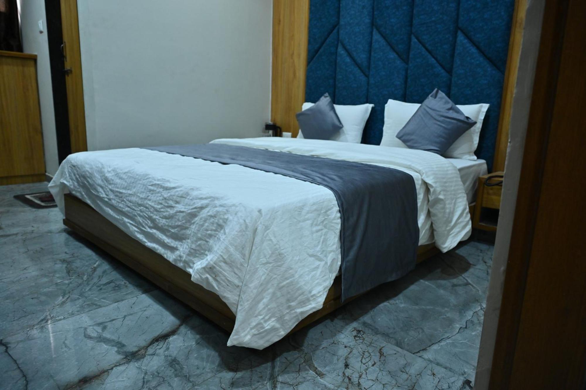 Hotel Sury Villa Ахмедабад Екстер'єр фото