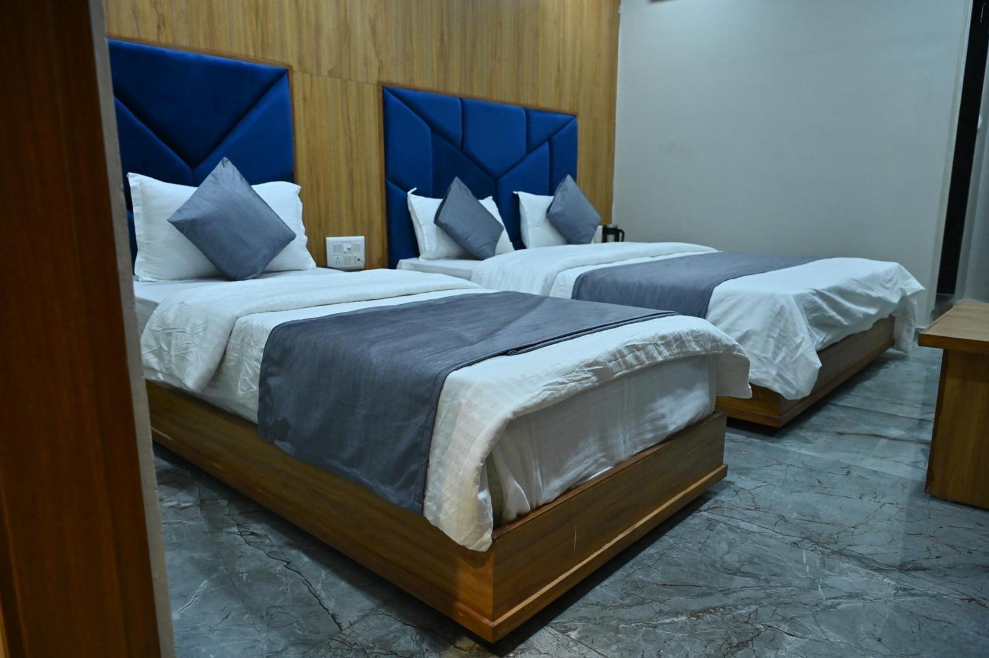 Hotel Sury Villa Ахмедабад Екстер'єр фото